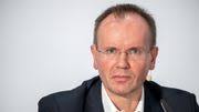 Maybe you would like to learn more about one of these? Wirecard Schlusselzeugen Stephan Von Erffa Und Oliver Bellenhaus Versprechen Aussage Fur Anfang 2021 Manager Magazin