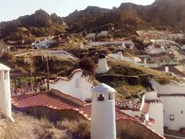 Sus casas cueva, casco histórico, plazas como guadix, es unos de los pueblos con encanto de andalucía. Cuevas De Guadix Granadapedia