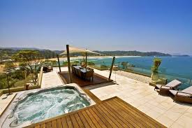 Lighthouse The Amazing Penthouse With Stunning Views Overlooking Avoca Beach On The Central Coast In Beach House Design Luxury Beach House Modern Beach House