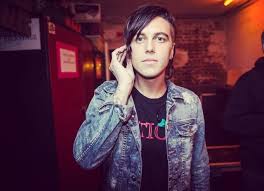 Band posts on twitter kellin quinn with short hair this. Pin By Sarah Horvat On Kellin Quinn Sws Sleeping With Sirens Kellin Quinn Panic At The Disco