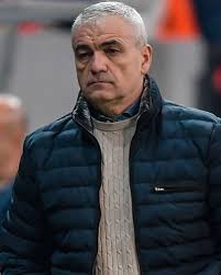 2 şubat 1963 yılında sivas'ta doğan rıza çalımbay, futbola beşiktaş minik takımı'nda başladı. Riza Calimbay