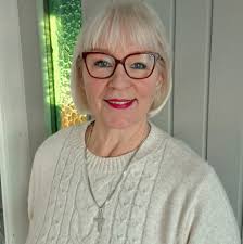 Eile oli mul siis 45 juubel, tähistasime seda Viljandis erapeoga, ja  käisime ka Paides äkkvisiidil, täna hommikul üllatasime mu showga Kasparit  Tallinnas ühes salongis, ja sain kinke, nendest erilisem oli Kaval Rebase