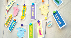 Prueba algunos juegos que te harán sonreír o incluso reír en la mayor colección de juegos graciosos online en y8.com. 8 Juegos De Nombres De Bebe Para Baby Shower Babycenter