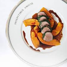 Wildschweinfilet Im Krautermantel Auf Gebackenem Kurbis Rezept Gebackener Kurbis Schweine Filet Rezepte