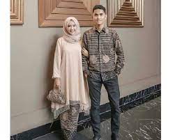 Ada baju kondangan muslim syar'i couple pernikahan brokat batik terbaru. 100 Inspirasi Baju Kebaya Couple 2019 Terbaru Dan Terlengkap Wikipie Co Id Busana Batik Mode Abaya Kebaya Muslim