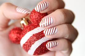 ↓↓ hier unten findet ihr mehr. Tutorial Christmas Nails Tutorial Fur Anfanger Mit Tape Stylebreaker Blog
