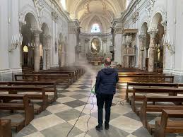 È, peraltro, un polo terziario: Parrocchia Santa Maria Maggiore E San Simmaco Duomo Home Facebook