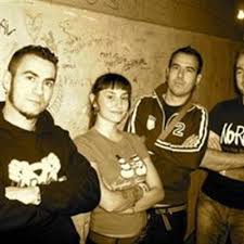 Aún no tenemos ningún álbum de este artista, pero puedes colaborar enviando álbumes de bambole di pezza. Metal It Gruppi No Relax