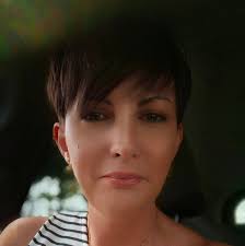 La casa Batlló à Barcelone était, en 1902, un ancien immeuble dont la  rénovation a été confiée au grand Gaudí. S'il a gardé les fondations, il a  totalement repensé le bâtiment. L'immeuble