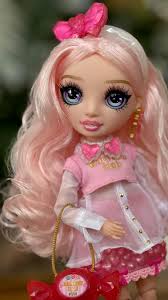 I just unboxed the Rainbow High Creative Crystals Bella Parker