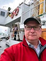 I am 73 years old and from London. I am a widow. I am ready to travel to  any country. ❤️ 😍