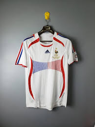 Jogadores da seleção francesa representam um país que não os representa | by carlos massari. Camisa Franca Retro 2006