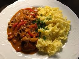 Geschnetzeltes Mit Paprika Von Rednax Chefkoch Rezept Geschnetzeltes Rezepte Hauptspeise