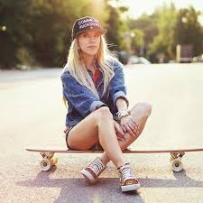 For a girl, the classic look to follow this snapback is wearing your hair in a ponytail or a braid. Snapback Hairstyles For Girls 25 Ways To Wear Snapback Hats