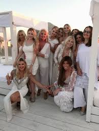 Biografia, età, profilo instagram, padre, madre, marito simone gianlorenzi, figli cantante showgirl e tommaso. Matrimonio Sulla Spiaggia Per Stefania Orlando E Simone Gianlorenzi Tabloit