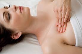 Pasta gigi memang akan memberikan efek lebih kencang pada payudara saat pasta giginya mengering. Mudah Diterapkan 7 Cara Memperbesar Payudara Wanita Secara Alami