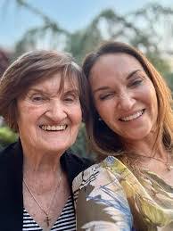 Tracie Ewing's Instagram, Twitter & Facebook