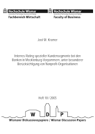 Betjenten leena melder til sine kolleger, at der er fundet et lig, der hvor hun bor. 2