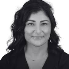 Tarah Myers's Instagram, Twitter & Facebook