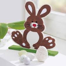 decos et accessoires de paques accessoires de fete decoration paques lapin de paques en bois idee deco paques