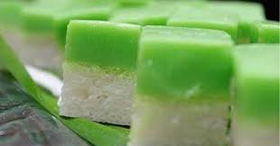 Sedapnya kalau dapat makan kuih ini terutama jika dibuat sendiri oleh ibu atau pasangan anda. 10 Resipi Kuih Talam Yang Paling Popular
