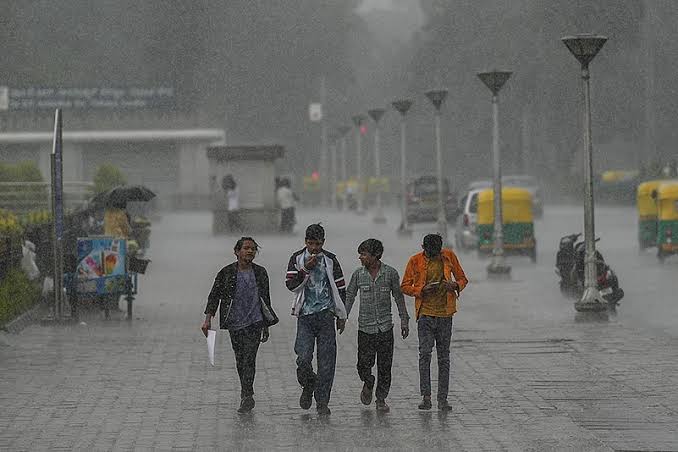 Bengaluru Weather Today: Mild Temperatures with Mist and Patchy Rain  Expected | Outlook India