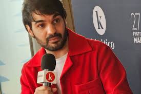 Lucía Jiménez: "El presidente del Gobierno de 'El trono' se llama Rafael  Valiente y no tiene ninguna sigla"