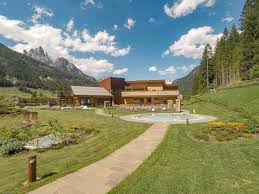 50 km von qc terme dolomiti entfernt. Qc Terme Dolomiti Oasi Di Relax In Val Di Fassa Viaggiando A Testa Alta