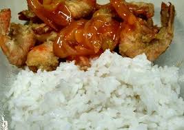 Resep udang goreng tepung asam manis ini menggunakan tepung kanji dan garam sebagai pelapisnya. Resep Udang Goreng Tepung Saus Asam Manis Yang Lezat