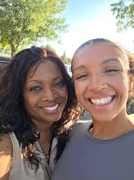 HOME VISIT SATURDAY 💐🏡 Mission: Deliver Flowers 🌺✓ Operation: “Brighten  Her Day” = complete! 💐💓 Saturdays are for surprises and smiles. Love you  Ms H🥰 #simplyme #HomeVisitVibes #SaturdayLove #FlowerPower