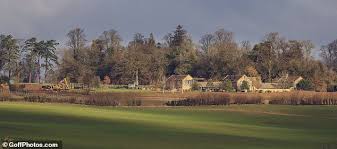 The island can only be reached by boat. David And Victoria Beckham S Controversial Lake At 6million Cotswolds Home Begins To Take Shape Aktuelle Boulevard Nachrichten Und Fotogalerien Zu Stars Sternchen