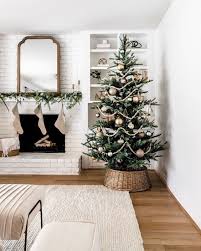 Minimal Holiday Home Decor Christmas Tree Living Room Design Minimalist Christmas Decor Holiday Decor Minimalist Christmas