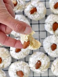 Italian Almond Cookies Pasticcini Alle Mandorle Almond Recipes Italian Almond Cookies Almond Cookies