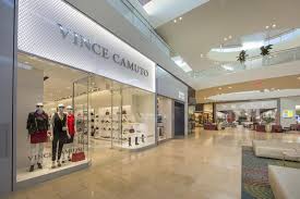 Vince Camuto Dadeland Mall Miami Florida By Valerio Architects Storefront Design Mall Design Shopping Center