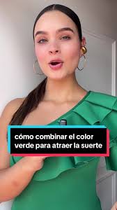 Verde con Rosa 💚🩷 ¿Les gusta esta combinación de color? #TikTokFashi...