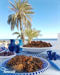 Les Bonnes Recettes Sont Intarissables Voici Un Met Particulier Avec Plein De Saveurs Le Couscous Vegetarien Aux Verts De Fenouil Couramm Food Tasty Flavors