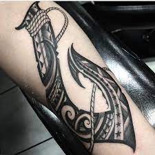 Maori hei matau fishhook tattoo gift idea scarf by vicoli shirts. Die 19 Besten Ideen Zu Haken Tattoos In 2021 Maori Tattoo Vorlagen Tatowierungen
