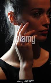 Model annabeth murphy thomas shows the pink star diamond hi-res stock  photography and images