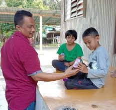 International children's day, icd) diraikan di banyak negara, biasanya pada 1 jun setiap tahun, tetapi tidak semestinya. Baiki Bumbung Rumah Penduduk Agih Vitamin Untuk Kanak Kanak Bersatu