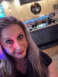 Clare Thomas (@clare.thomas.sings) • Instagram photos and videos