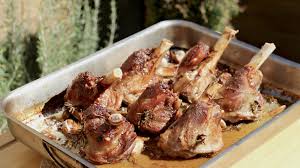 N'hésitez pas à le proposer à l'occasion d'un menu de pâques. Souris D Agneau Confites A L Ail Et Au Romarin