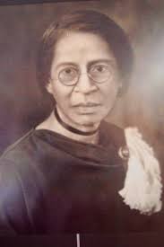 Beverly Bigsbee's Instagram, Twitter & Facebook