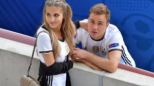 Ann Kathrin Gotze Schockt Mit Details Zu Fruhgeburt Von Baby Rome Fussball