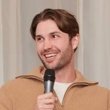 An alternate explanation is that a larger number of bootstrapped companies  are now carta customers