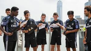 Buy the new real madrid 3rd shirt and customise your kit with official shirt printing. Real Madrid Present Adidas Third Jersey To New York City Tango Squad Soccerbible