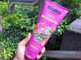 Well, the freeman hydrating catus & cloudberry water gel mask is probably a better pick for me this one is a hydrating formula that plumps and hydrates skin leaving a healthy glow behind! Illy Ariffin Com Freeman Hydrating Water Gel Mask And Soothing Cooling Mask Review