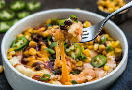 Une Recette Vegetarienne Delicieuse De Bol De Patates Pilees Et Feves Noires Recipe Loaded Mashed Potatoes Vegetarian Dishes Meals