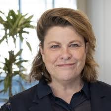 Dana Leeson's Instagram, Twitter & Facebook