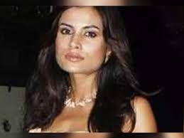 Local people said that the dirty picture actress never used to mix up with her neighbours in the jodhpur park. G118n Af6mpshm