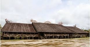 Nah apa saja keunikan rumah adat lamin khas kalimantan timur. Rumah Adat Lamin Asal Suku Dayak Kalimantan Timur